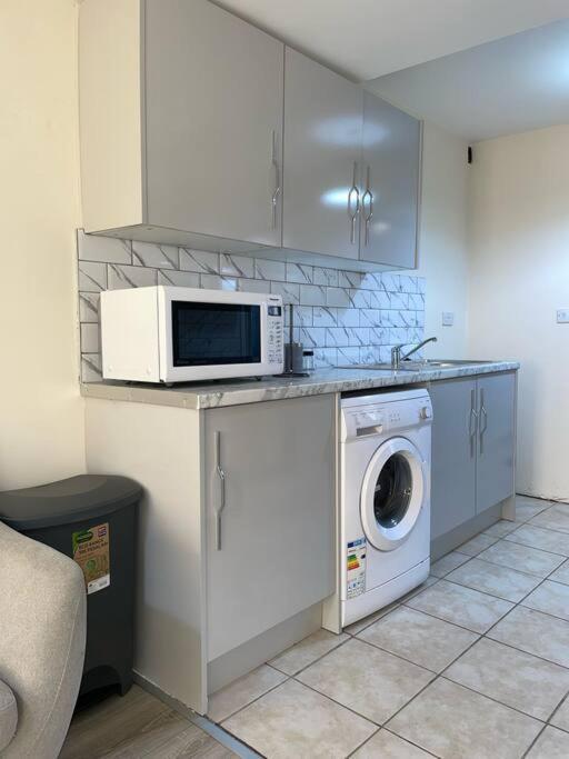 Modern 1 Bed Apartment In The City Centre Of Derby Exterior foto